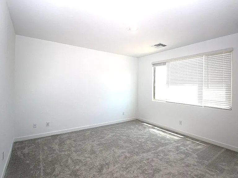 4427 N 94th Dr — Photo 18