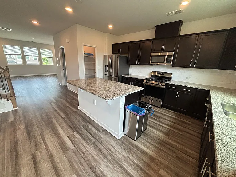 1045 Shoreside Dr — Photo 7