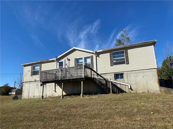 3905 NW 94th St, Topeka, KS 66618