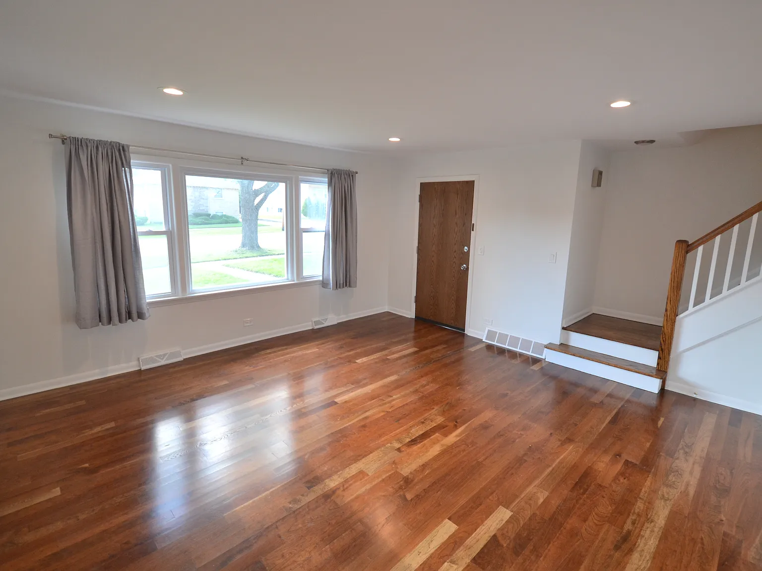 3 bed, 1.5 bath, 1250 sqft, $2,795 — Photo 3