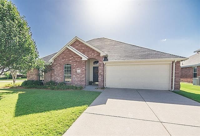 1st image of 2820 Plantation Dr