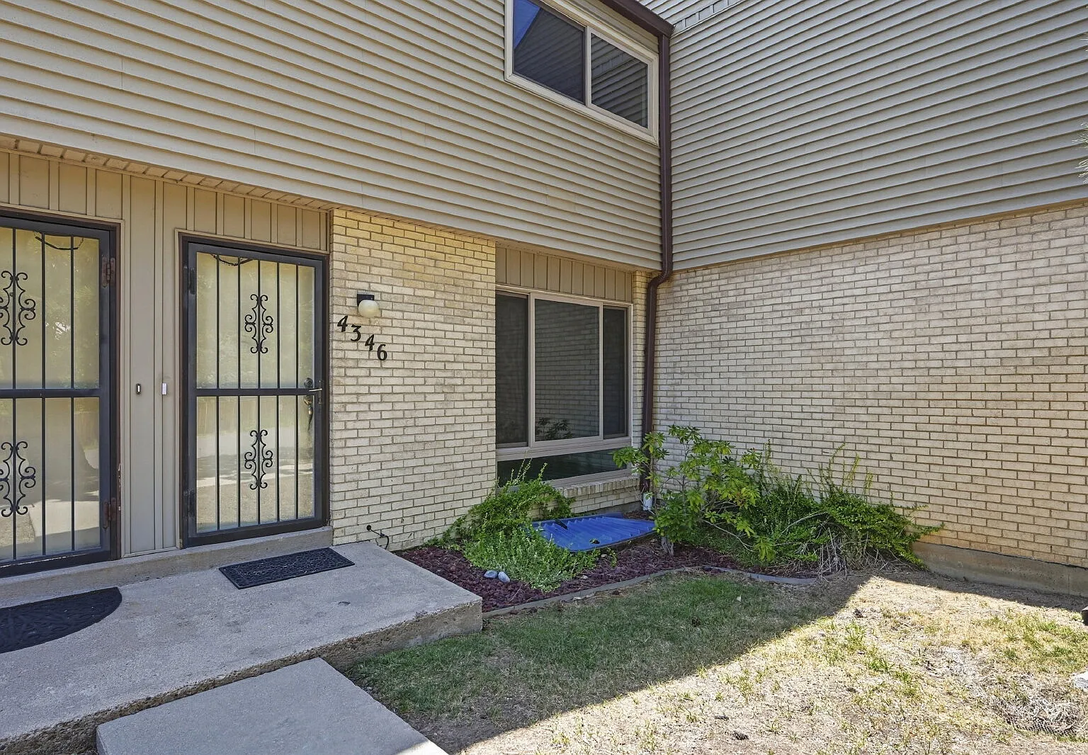 2 bed, 3.0 bath, 1926 sqft, $2,341 — Photo 2