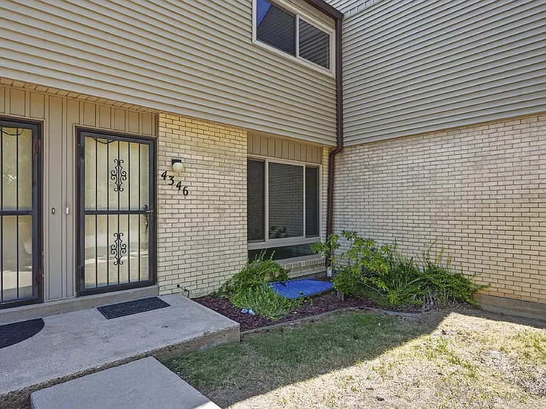 4346 W Pondview Dr — Photo 2