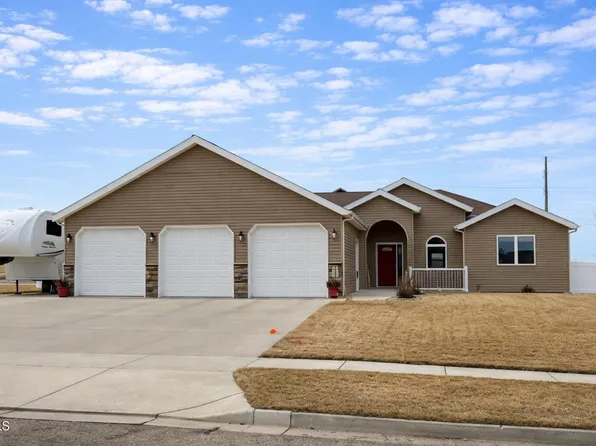 4000 New Rockford Pl, Bismarck, ND 58503