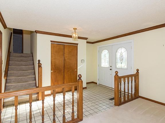 4th image of 120 Lexington Dr