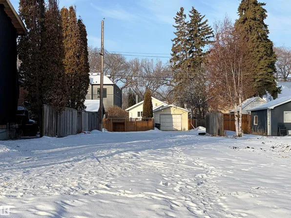 11138 65th St NW, Edmonton, AB T5W 4K1