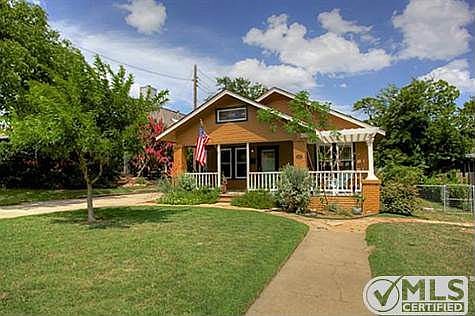 3rd image of 1213 Dorothy Ln