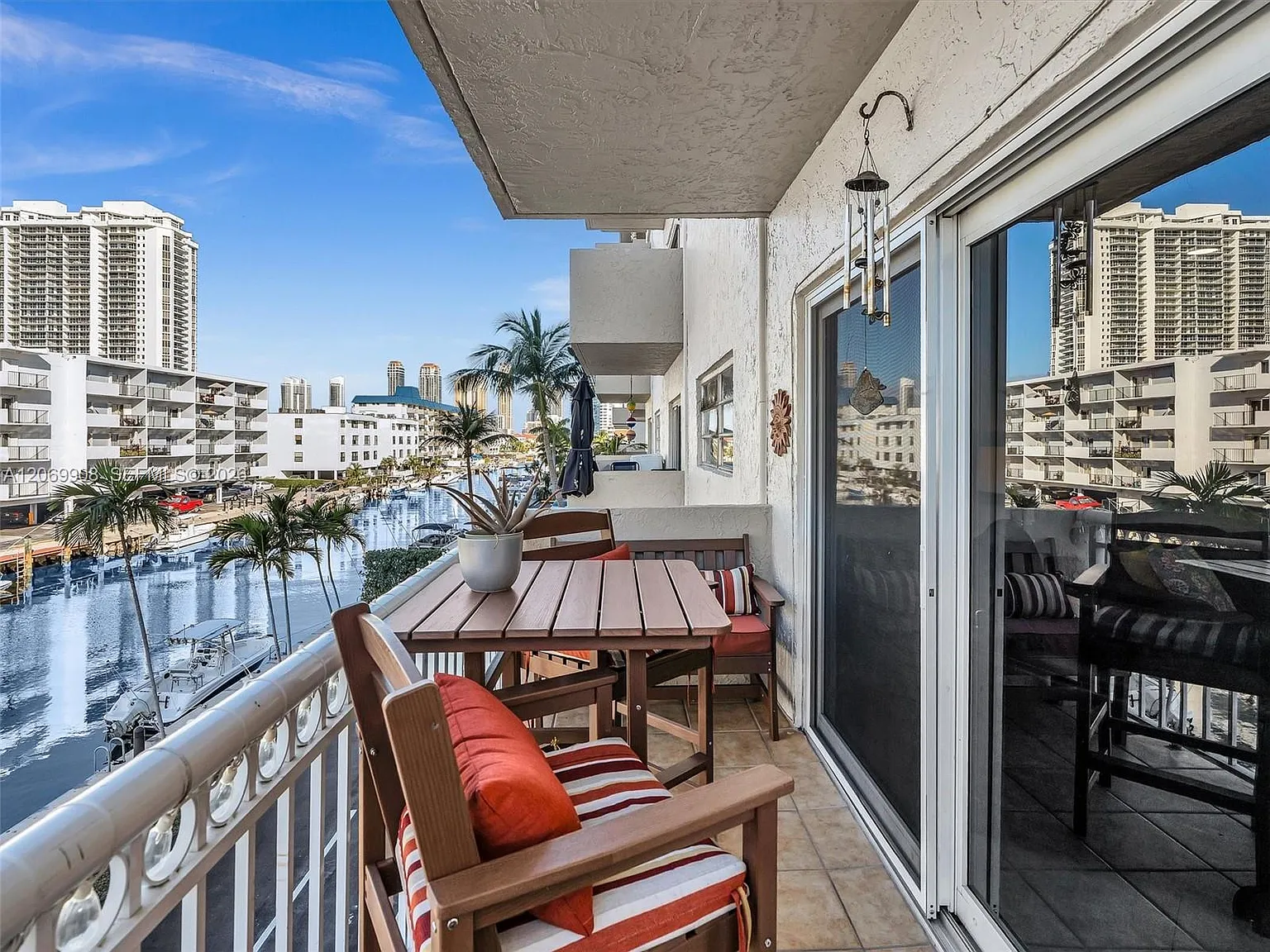 Bayview Point South Condo — Photo 2