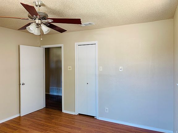 2nd bedroom, walk in closet