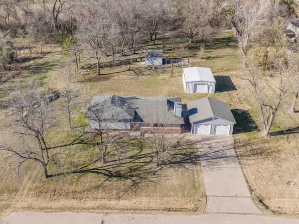 210 W 62nd Ave, Hutchinson, KS 67502
