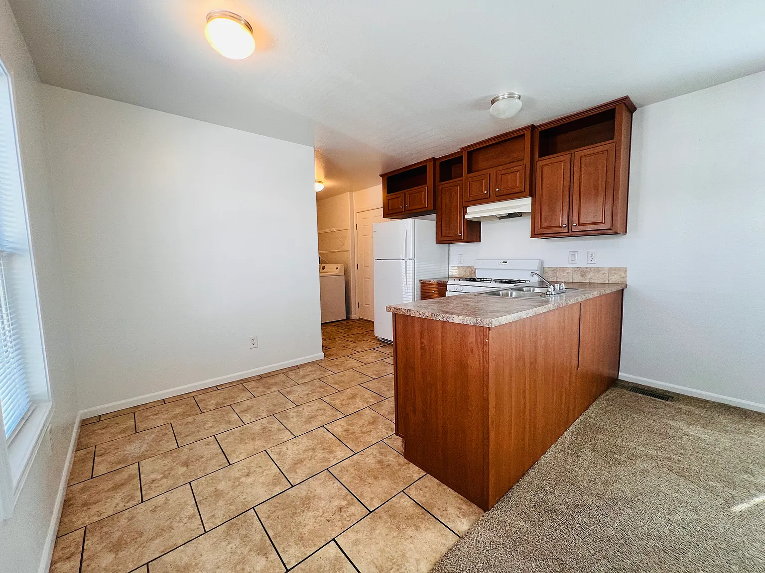 3601 E Wyoming Ave — Photo 3