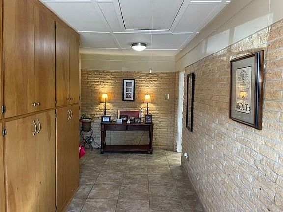 5th image of 522 S Plantation Dr