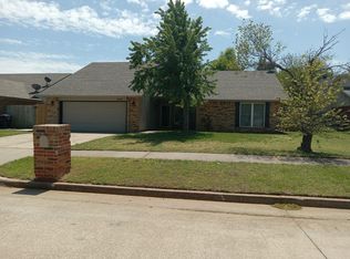 400 NE 16th St, Moore, OK 73160