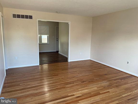5th image of 313 Silverbrook Dr