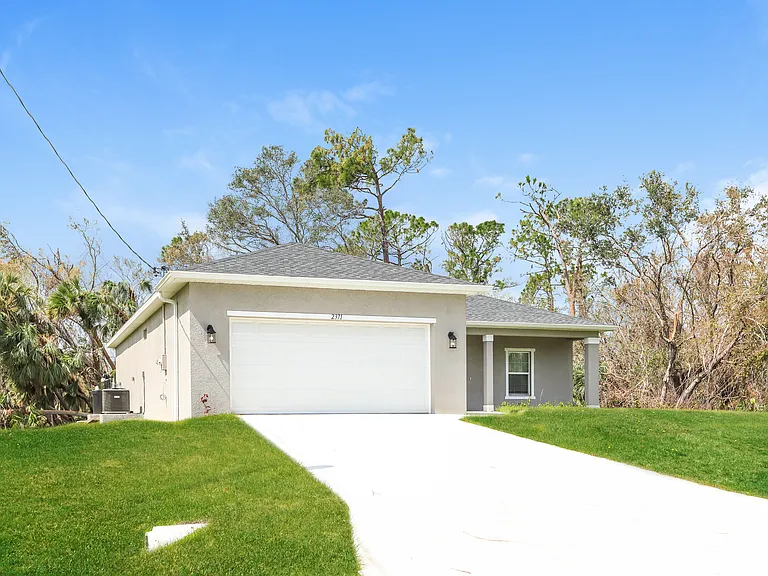 2371 Rushmore St — Photo 3