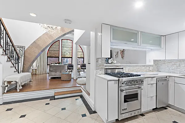 Sold by Isaacs Ganz Real Estate | media 6