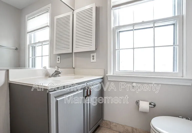 1203 Michigan Ct — Photo 15
