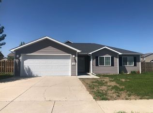 3025 9th St NW, Minot, ND 58703