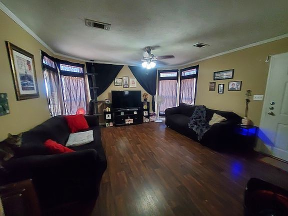 3rd image of 224 Spring Meadow Ln