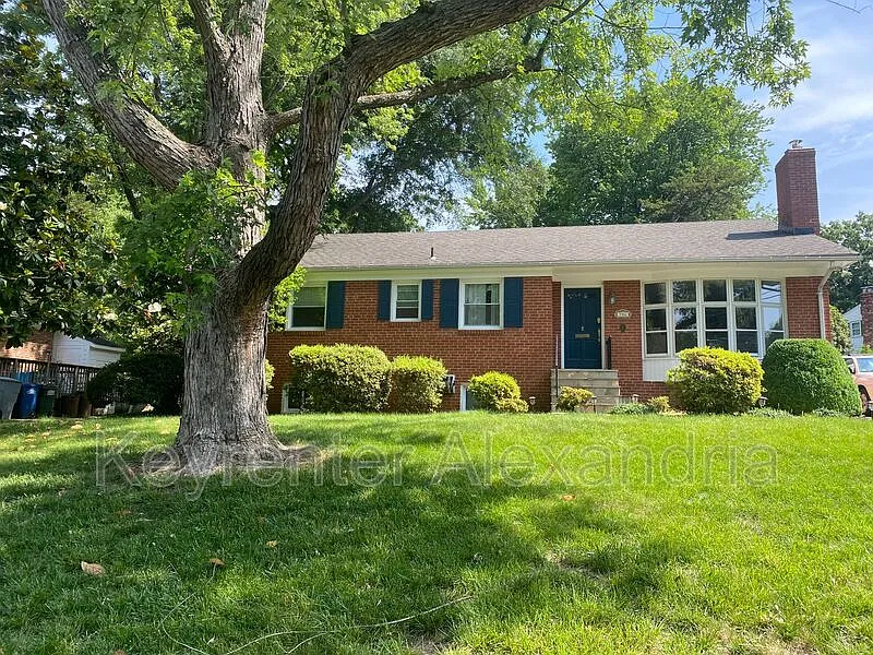 Building Photo - 906 Neal Dr