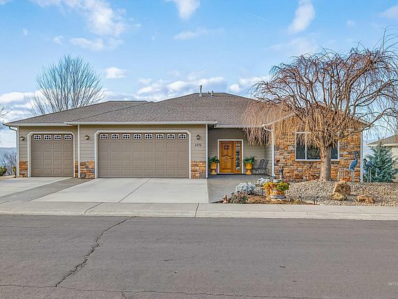 4th image of 3978 Foothill Dr