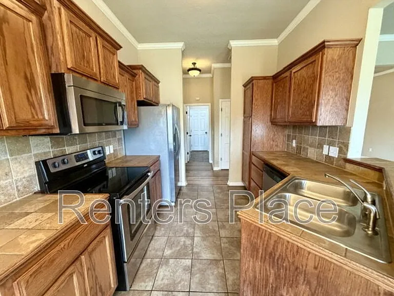 12620 Williamsport Ave — Photo 4