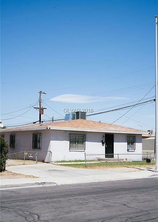 2nd image of 704 W Adams Ave