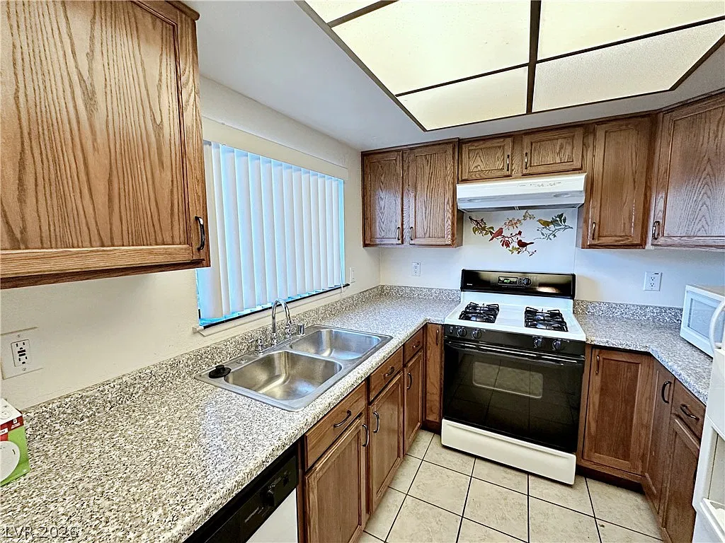 2 bed, 2.0 bath, 937 sqft, $1,400 — Photo 4