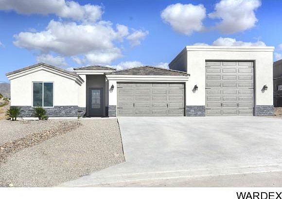 1st image of 828 Canyon Dr