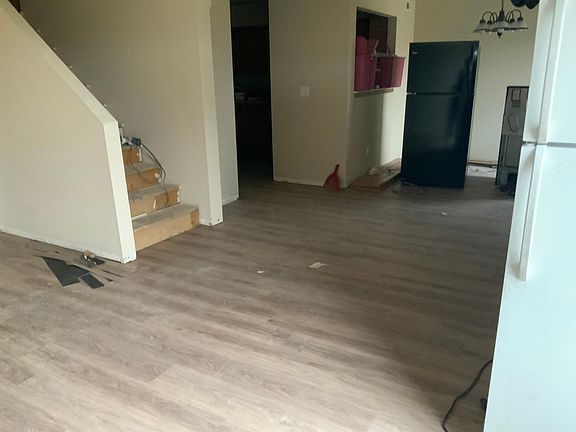 2nd image of 1083 Fairlane Ct