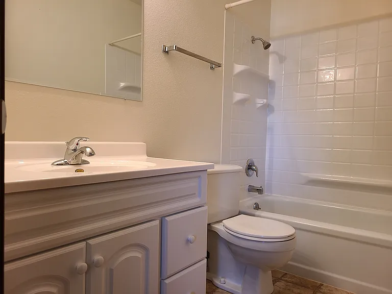 4325 Green Apartments — Photo 15