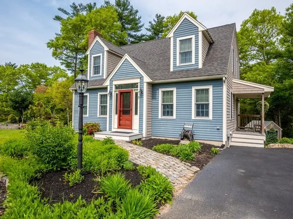 3 Cherry Hill Dr, Carver, MA 02330