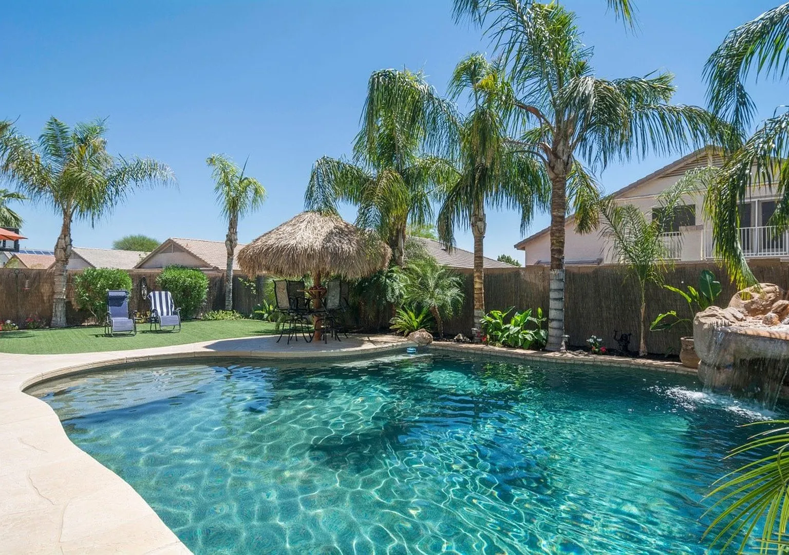 Incredible home in Bell West subdivision in Surprise — Photo 3