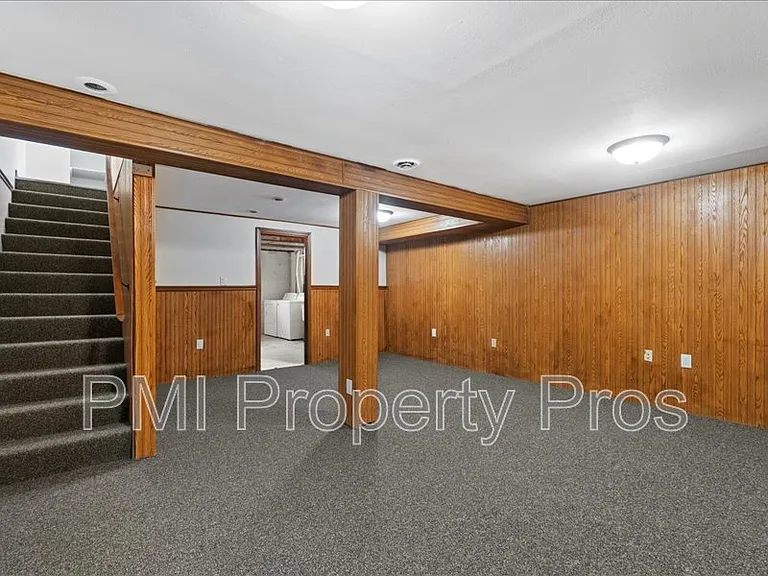8148 S 88th St — Photo 32