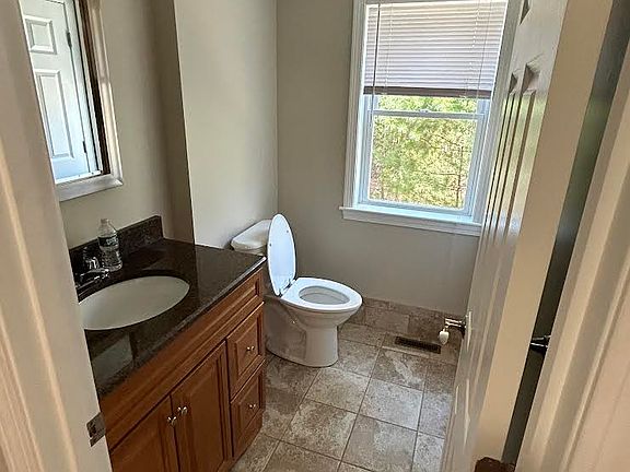 4th image of 335 Foundry St #335