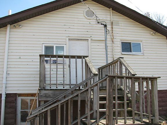 3rd image of 3501 SE Oak Grove St
