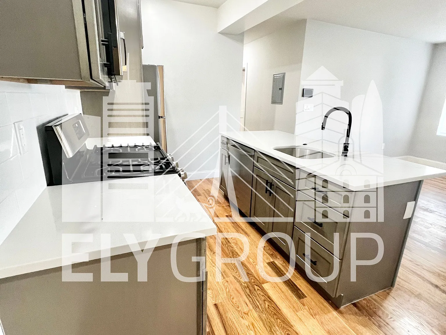 3 bed, 1.5 bath, 700 sqft, $3,275 — Photo 3