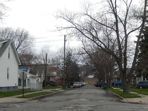 5th image of 1537 Morris Ave
