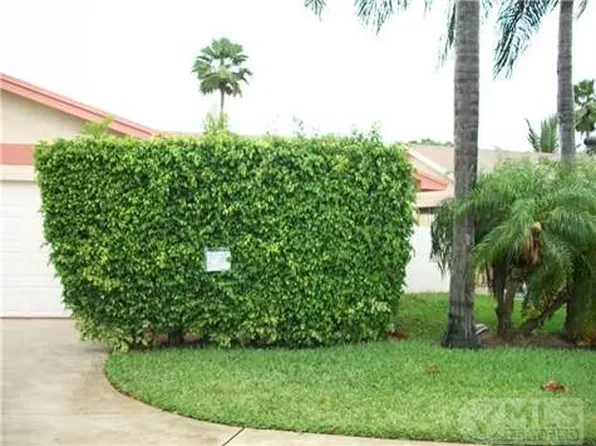 3 Eaton Pl, Boynton Beach, FL 33426