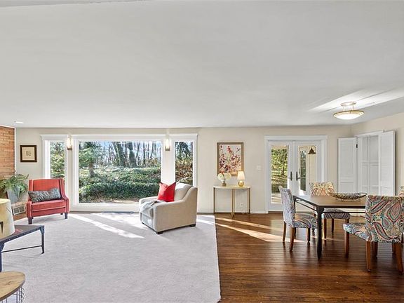 5th image of 3324 Somerset Dr