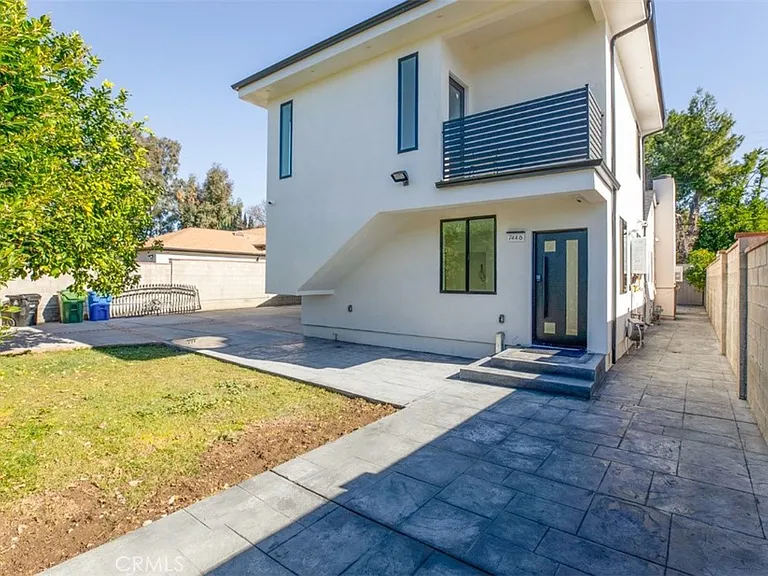7446 Mammoth Ave — Photo 5