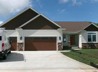 2829 Arbor Ridge Rd, Cedar Falls, IA 50613