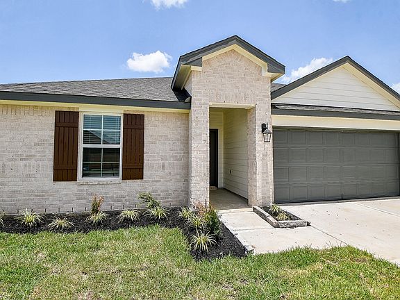 3rd image of 1115 Yaupon Dr