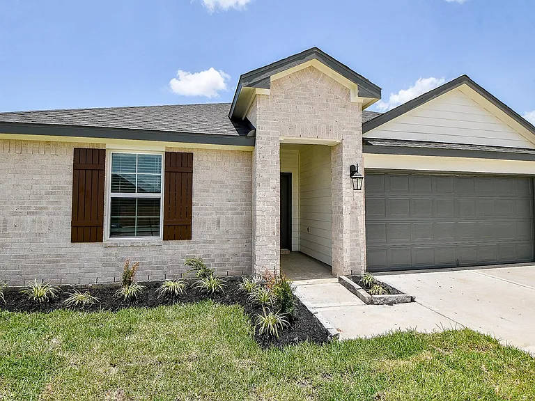 1115 Yaupon Dr — Photo 3