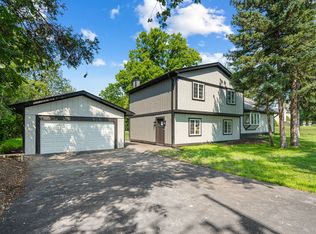 1906 N Summit St, Wheaton, IL 60187