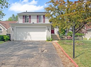 6 Ash Ct, Streamwood, IL 60107