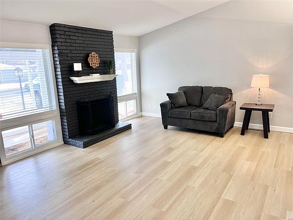 4th image of 385 Waterford Dr