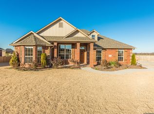 1380 Cavalry Ln, Prairie Grove, AR 72753