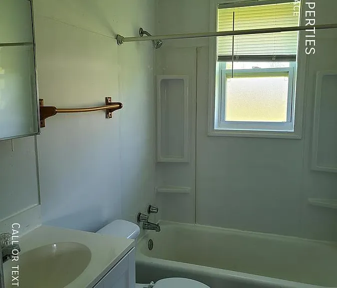82 Harvey Pl — Photo 8