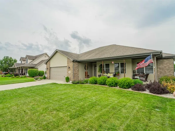 10836 Manor Dr, Saint John, IN 46373